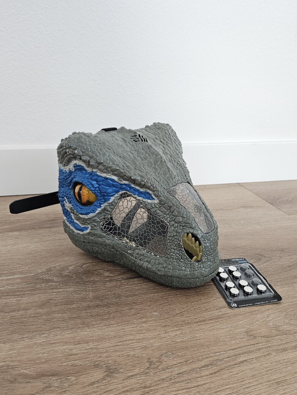 Jurassic World Chomp 'N Roar Velociraptor Blue Mask